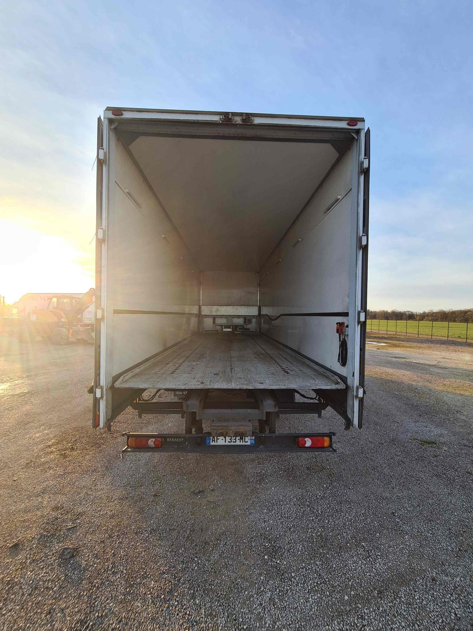 Renault Midlum 240 – Porte-voitures