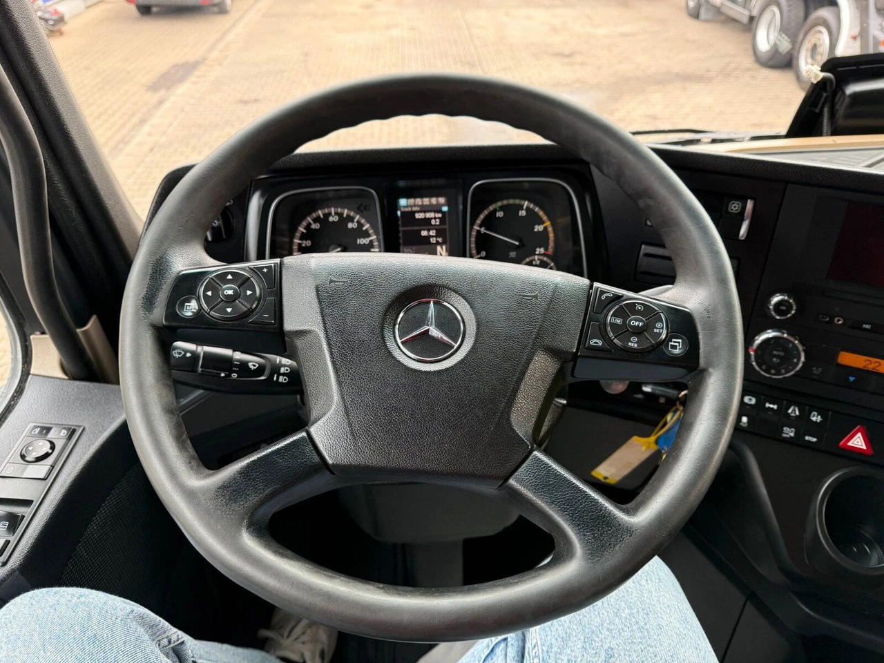 Mercedes-Benz Actros 1845